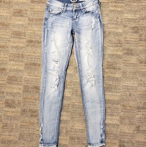 Indigo Rein Distressed Jeans